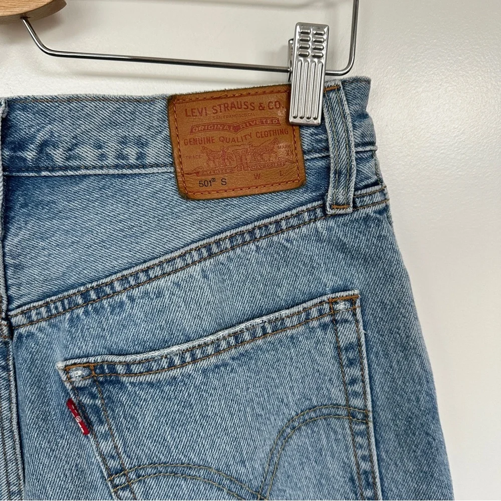 Levi’s • 501 Distressed Cut Off Denim Shorts - Picture 6 of 10